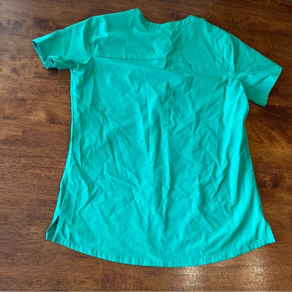 Figs scrub top technical collection size small PO#2538 green Kelly green - Picture 8 of 9